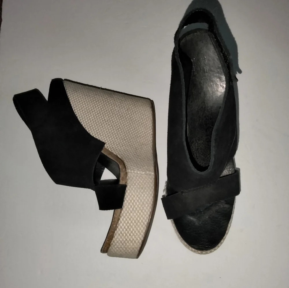 Pedro Garcia (Size 41) Black & Cream Ankle Strap Wedge Open Toe Sandals